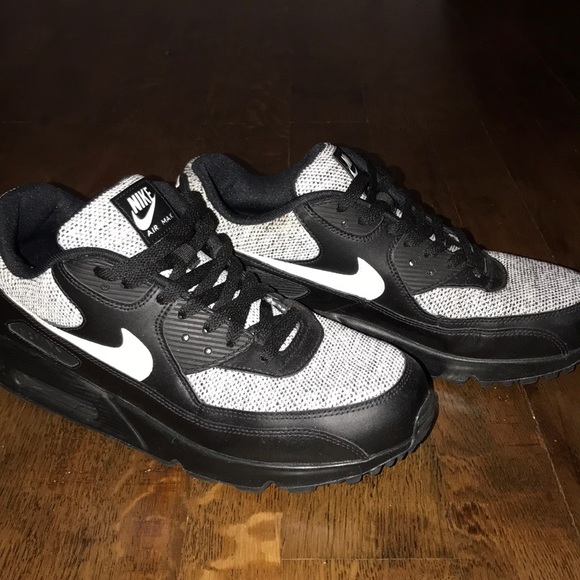 Nike Shoes | Air Max Size 11 In Mens 125 In Womens | Poshmark Nike Air Max! Size 11 in men's, 12.5 in women's!